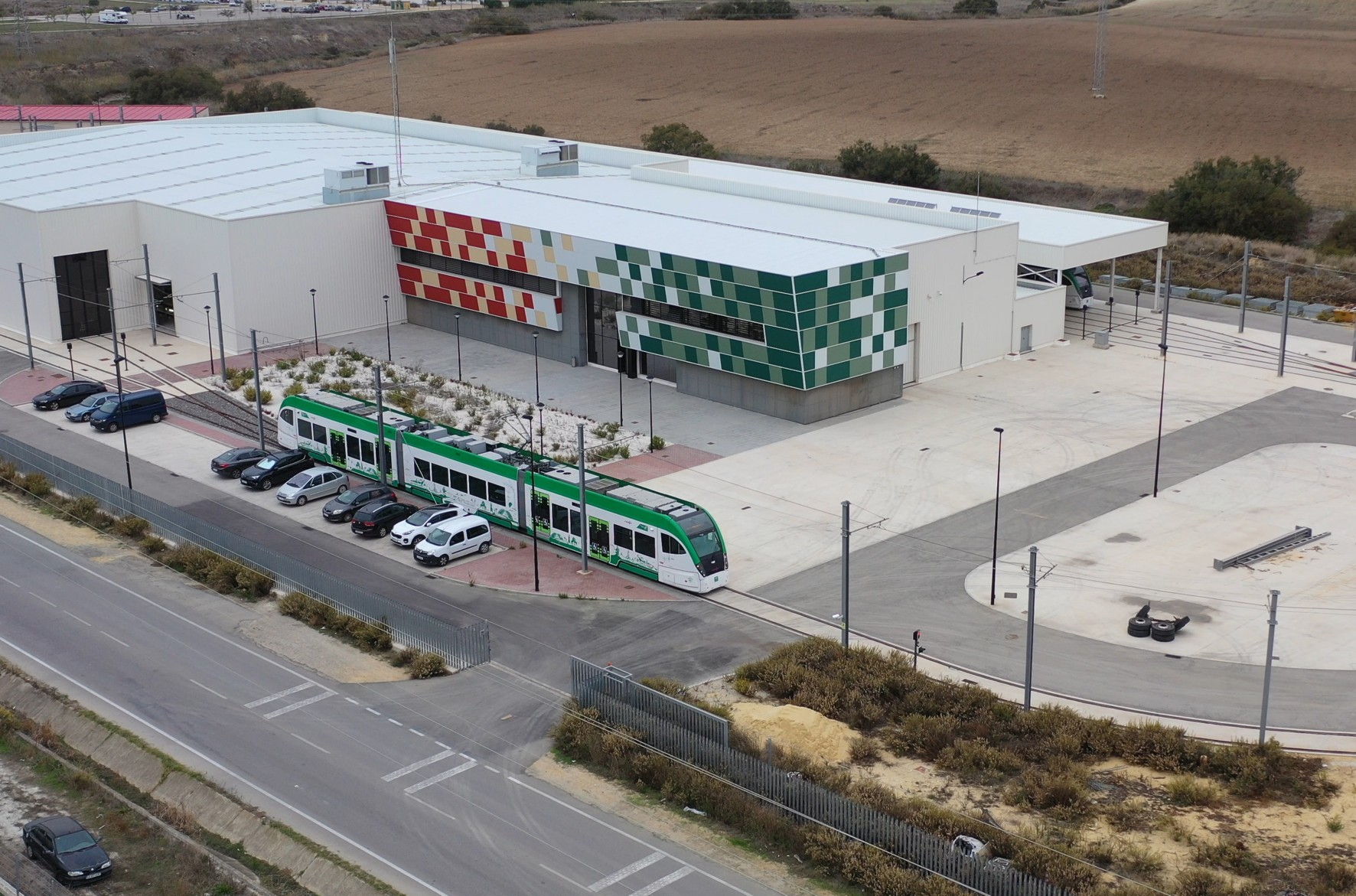 Vista aérea de los Talleres y Cocheras del Trambahía en Pelagatos.